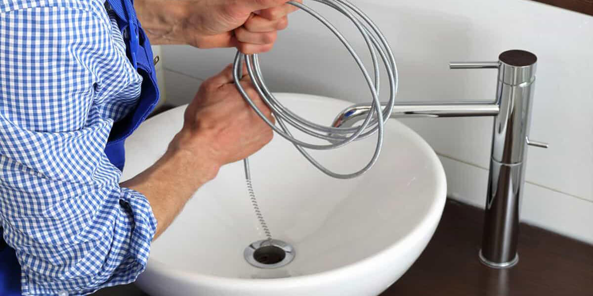 Plombier  pour un débouchage canalisation rapide et efficace 